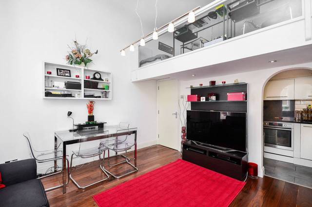  Image of Studio flat to rent in Warwick Road London SW5 at Warwick Road  Earls Court, SW5 9EZ