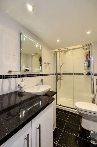  Image of Studio flat to rent in Warwick Road London SW5 at Warwick Road  Earls Court, SW5 9EZ