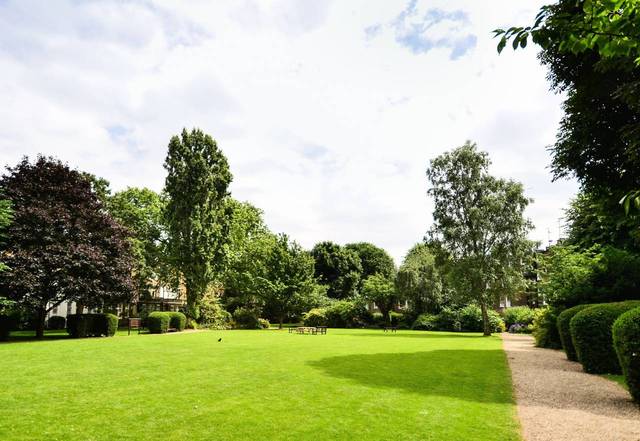  Image of Studio flat to rent in Warwick Road London SW5 at Warwick Road  Earls Court, SW5 9EZ