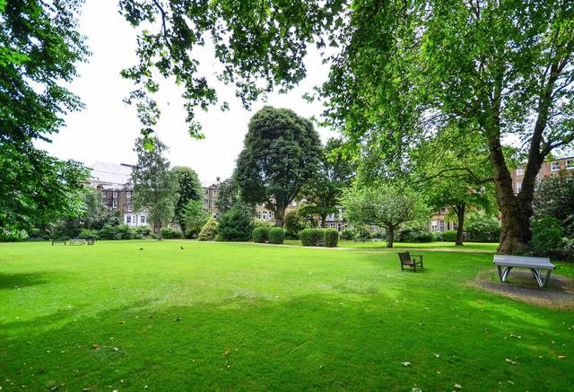  Image of Studio flat to rent in Warwick Road London SW5 at Warwick Road  Earls Court, SW5 9EZ