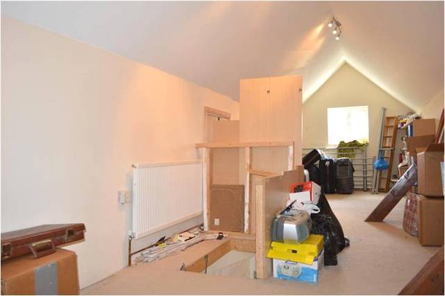  Image of 2 bedroom Flat for sale in Warwick Road Thornton Heath CR7 at Thornton Heath, CR7 7NH