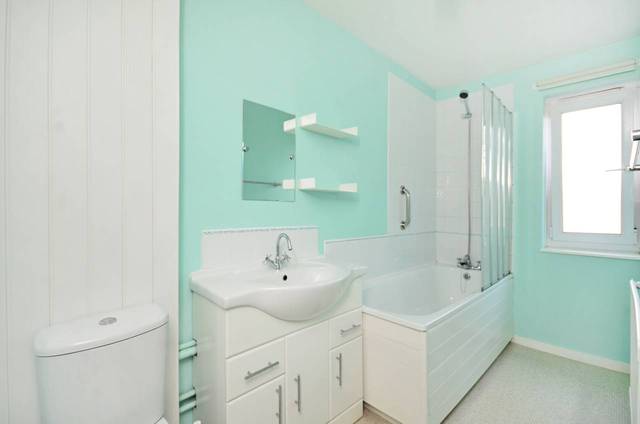  Image of 2 bedroom Flat to rent in Waterloo Close London E9 at Waterloo Close  Clapton, E9 6EF