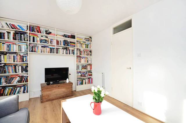  Image of 2 bedroom Flat to rent in Waterloo Close London E9 at Waterloo Close  Clapton, E9 6EF