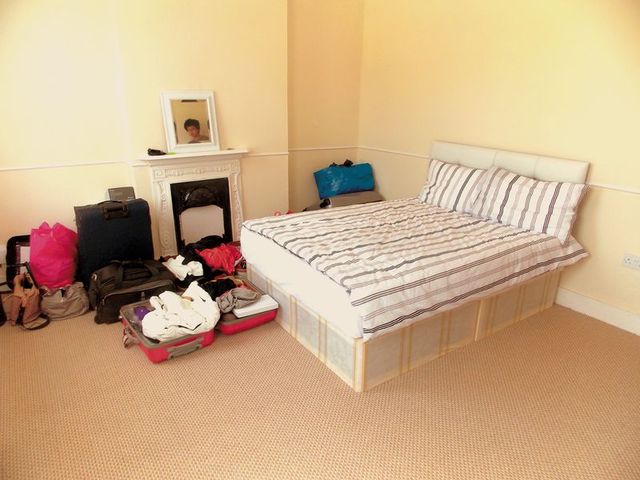  Image of 4 bedroom Semi-Detached house to rent in Waterloo Road Cowley Uxbridge UB8 at Waterloo Road  Uxbridge, UB8 2QZ