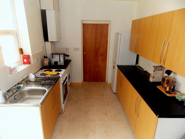 Image of 4 bedroom Semi-Detached house to rent in Waterloo Road Cowley Uxbridge UB8 at Waterloo Road  Uxbridge, UB8 2QZ