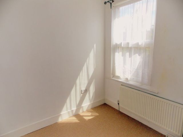  Image of 4 bedroom Semi-Detached house to rent in Waterloo Road Cowley Uxbridge UB8 at Waterloo Road  Uxbridge, UB8 2QZ
