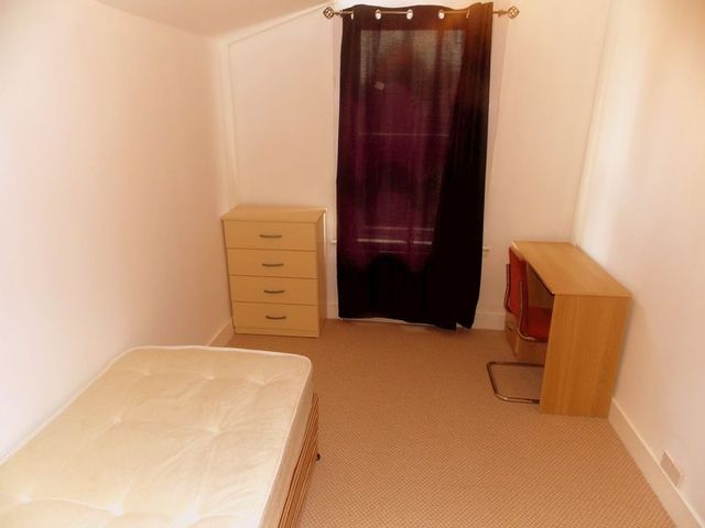  Image of 4 bedroom Semi-Detached house to rent in Waterloo Road Cowley Uxbridge UB8 at Waterloo Road  Uxbridge, UB8 2QZ