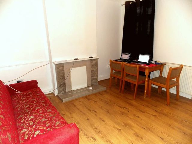  Image of 4 bedroom Semi-Detached house to rent in Waterloo Road Cowley Uxbridge UB8 at Waterloo Road  Uxbridge, UB8 2QZ