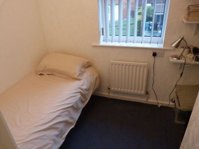  Image of 4 bedroom Semi-Detached house for sale in Waveney Road Shaw Oldham OL2 at Waveney Road Shaw Oldham, OL2 7YA