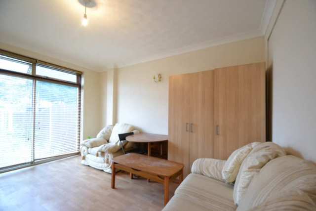  Image of 1 bedroom House Share to rent in Waverley Gardens London NW10 at Waverley Gardens  London, NW10 7EE