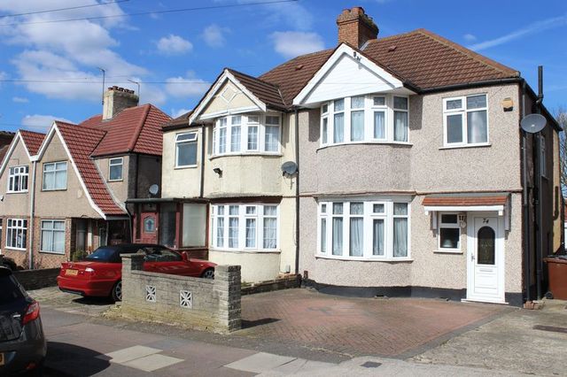  Image of Property to rent in Weald Lane Harrow Weald Harrow HA3 at Weald Lane  Harrow, HA3 5EY