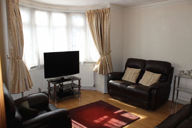  Image of Property to rent in Weald Lane Harrow Weald Harrow HA3 at Weald Lane  Harrow, HA3 5EY
