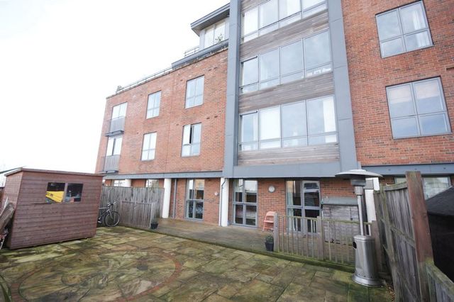  Image of 2 bedroom Flat for sale in Weevil Lane Gosport PO12 at Weevil Lane  Gosport, PO12 1FL