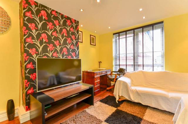  Image of 3 bedroom Flat for sale in Welland Street London SE10 at Welland Street  Greenwich, SE10 9DW