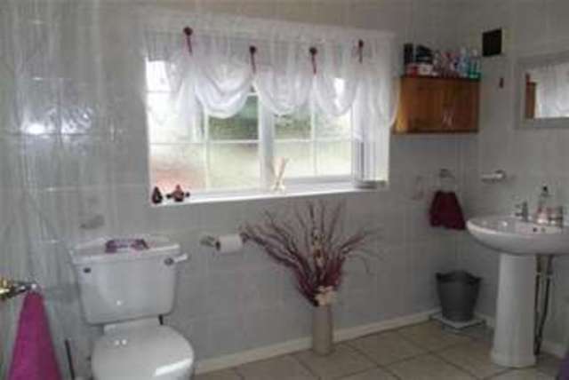  Image of 3 bedroom Semi-Detached house to rent in Cowper Road Wellingborough NN8 at Wellingborough, NN8 3NN