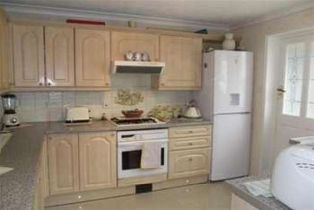  Image of 3 bedroom Semi-Detached house to rent in Cowper Road Wellingborough NN8 at Wellingborough, NN8 3NN