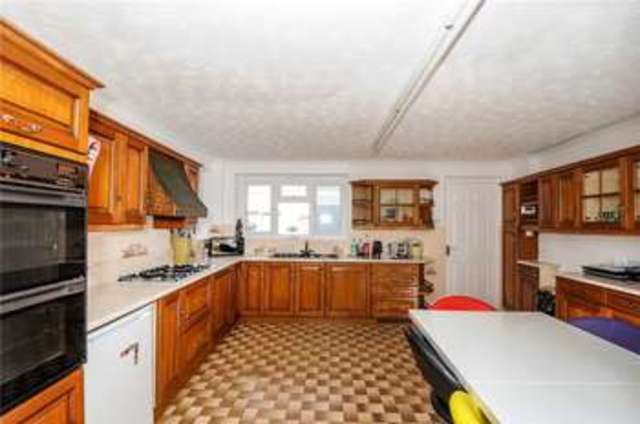  Image of 5 bedroom Detached house to rent in Wellington New Road Taunton TA1 at Wellington New Road  Taunton, TA1 5NF