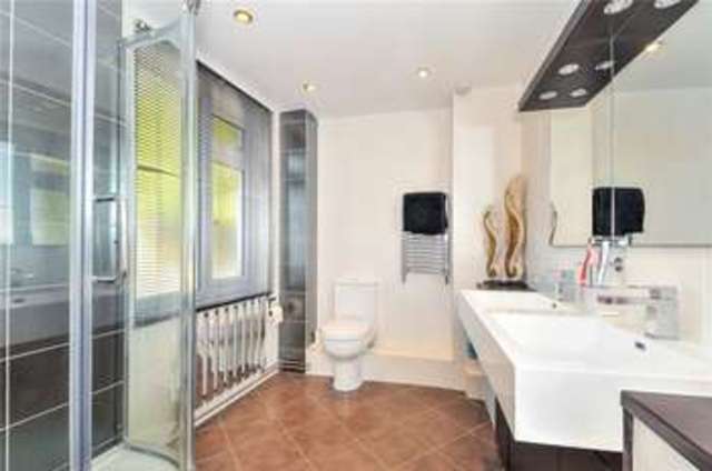  Image of 5 bedroom Detached house to rent in Wellington New Road Taunton TA1 at Wellington New Road  Taunton, TA1 5NF