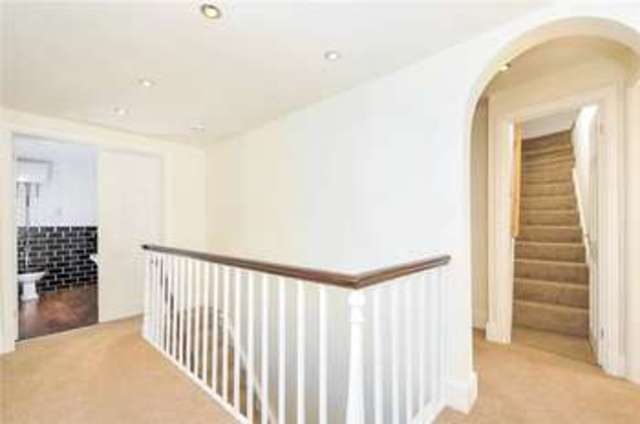  Image of 5 bedroom Detached house to rent in Wellington New Road Taunton TA1 at Wellington New Road  Taunton, TA1 5NF