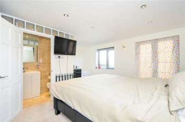  Image of 5 bedroom Detached house to rent in Wellington New Road Taunton TA1 at Wellington New Road  Taunton, TA1 5NF