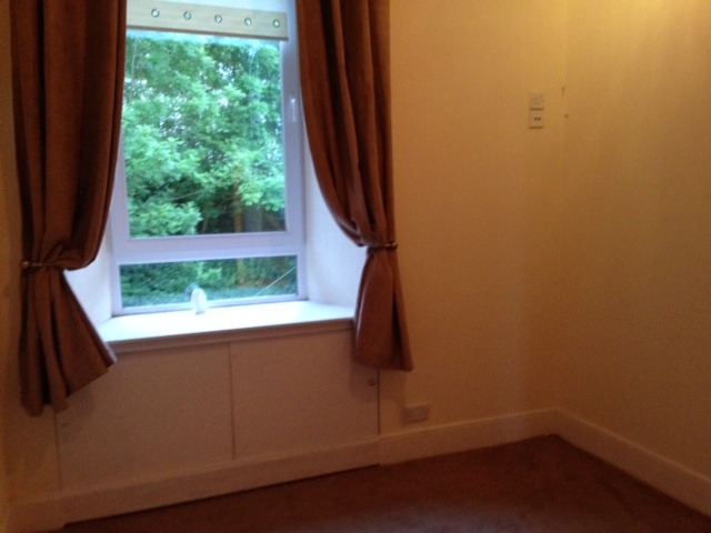  Image of 2 bedroom Flat to rent in Wellington Street Greenock PA15 at Greenock Inverclyde Inverclyde, PA15 4DX