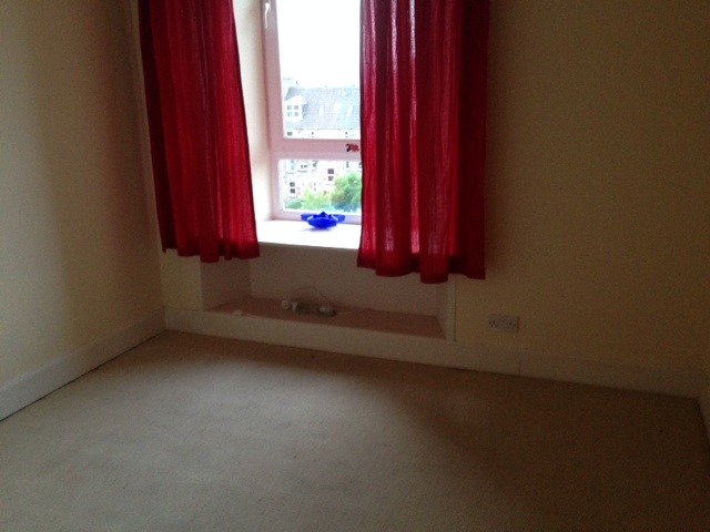  Image of 2 bedroom Flat to rent in Wellington Street Greenock PA15 at Greenock Inverclyde Inverclyde, PA15 4DX