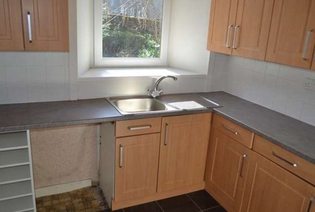  Image of 2 bedroom Flat to rent in Wellington Street Greenock PA15 at Greenock Inverclyde Inverclyde, PA15 4DX