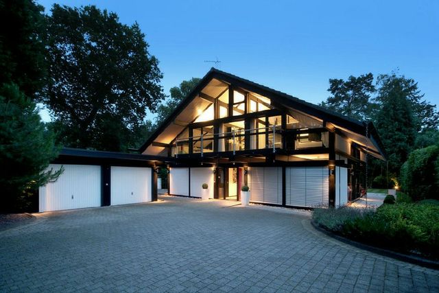  Image of 4 bedroom Detached house for sale in Virginia Drive Wentworth Virginia Water GU25 at Virginia Water, GU25 4RX