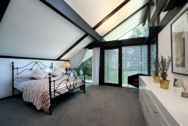  Image of 4 bedroom Detached house for sale in Virginia Drive Wentworth Virginia Water GU25 at Virginia Water, GU25 4RX