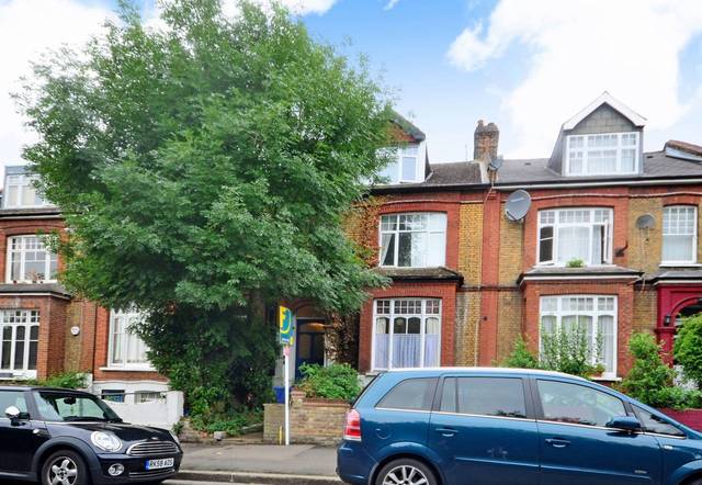  Image of 1 bedroom Flat for sale in West Bank London N16 at West Bank  Stamford Hill, N16 5DF