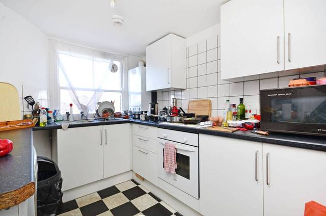  Image of 1 bedroom Flat for sale in West Bank London N16 at West Bank  Stamford Hill, N16 5DF