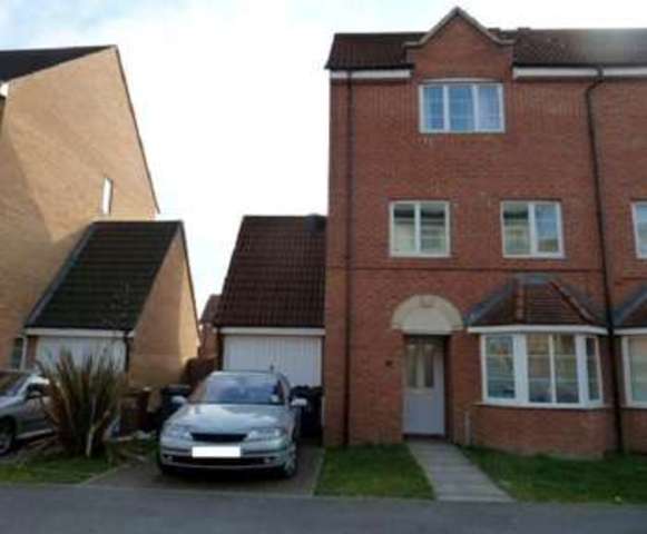  Image of 4 bedroom Town House to rent in West Cotton Close Northampton NN4 at West Cotton Close  Northampton, NN4 8BY