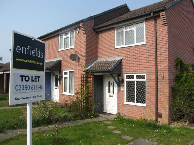  Image of 2 bedroom Terraced house to rent in Frome Road West End Southampton SO18 at Frome Road West End SOUTHAMPTON, SO18 3LJ