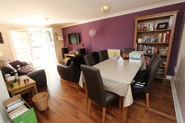  Image of 2 bedroom Flat to rent in Rosemount Court West End Southampton SO30 at Rosemount Court West End Southampton, SO30 3BW