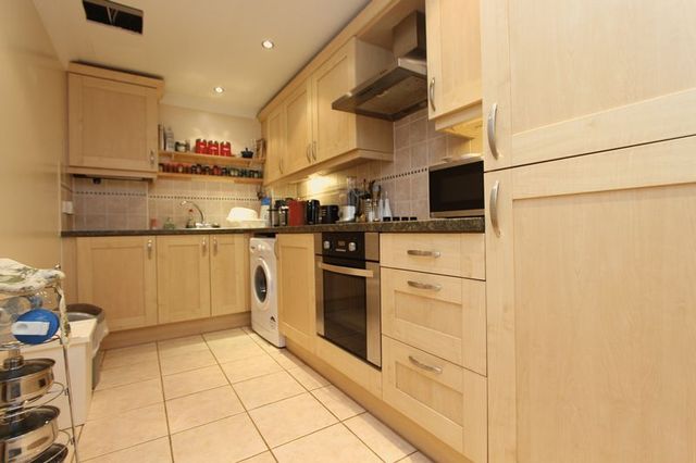  Image of 2 bedroom Flat to rent in Rosemount Court West End Southampton SO30 at Rosemount Court West End Southampton, SO30 3BW