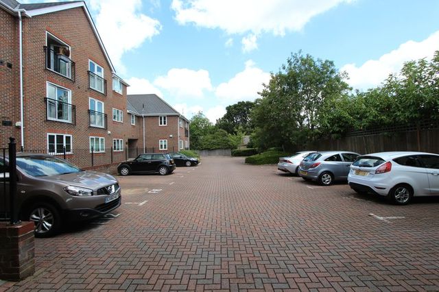  Image of 2 bedroom Flat to rent in Rosemount Court West End Southampton SO30 at Rosemount Court West End Southampton, SO30 3BW
