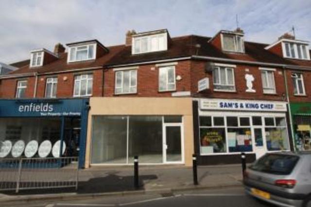  Image of 2 bedroom Flat to rent in West End Road Southampton SO18 at West End Road  Southampton, SO18 6TE