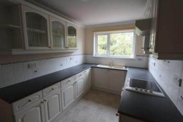  Image of 2 bedroom Flat to rent in West End Road Southampton SO18 at West End Road  Southampton, SO18 6TE