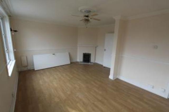  Image of 2 bedroom Flat to rent in West End Road Southampton SO18 at West End Road  Southampton, SO18 6TE