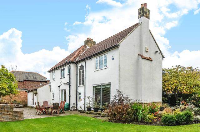  Image of 5 bedroom Detached house for sale in West Parade West Park Leeds LS16 at Leeds  Tinshill, LS16 5AZ