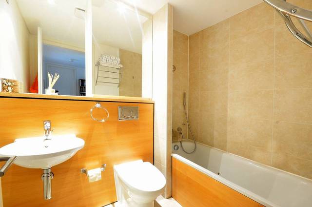  Image of 2 bedroom Flat for sale in West Parkside London SE10 at West Parkside  Greenwich, SE10 0QF