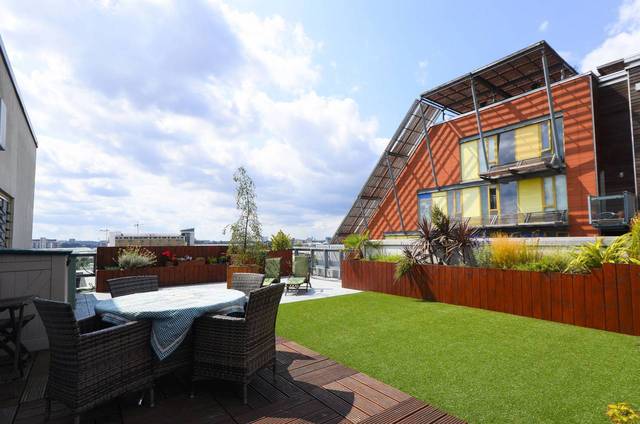  Image of 2 bedroom Flat for sale in West Parkside London SE10 at West Parkside  Greenwich, SE10 0QF