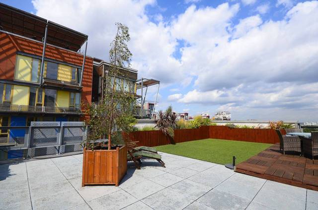  Image of 2 bedroom Flat for sale in West Parkside London SE10 at West Parkside  Greenwich, SE10 0QF