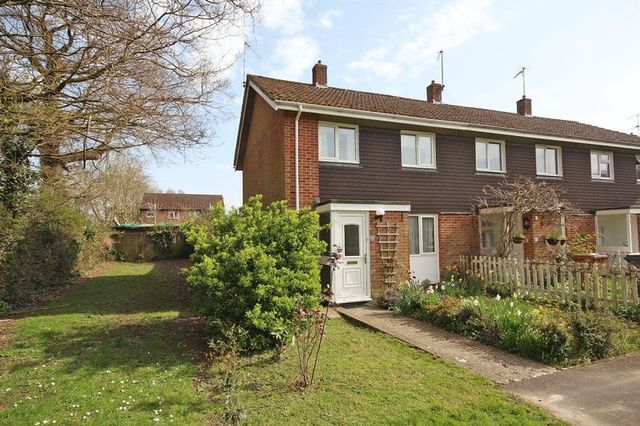  Image of 3 bedroom Detached house for sale in Gurnays Mead West Wellow Romsey SO51 at Gurnays Mead West Wellow Romsey, SO51 6GB