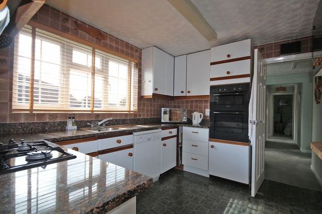  Image of 3 bedroom Detached house for sale in Buttons Lane West Wellow Romsey SO51 at Buttons Lane West Wellow Romsey, SO51 6BR