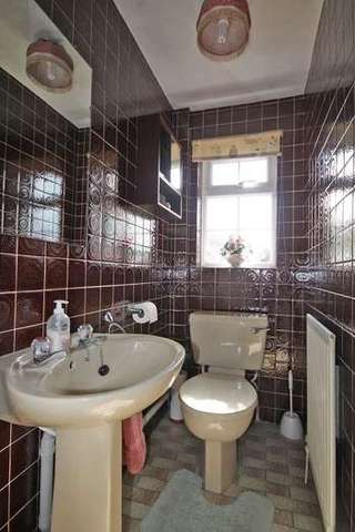  Image of 3 bedroom Detached house for sale in Buttons Lane West Wellow Romsey SO51 at Buttons Lane West Wellow Romsey, SO51 6BR