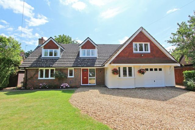  Image of 4 bedroom Detached house for sale in Lower Common Road West Wellow Romsey SO51 at Lower Common Road West Wellow Romsey, SO51 6BT