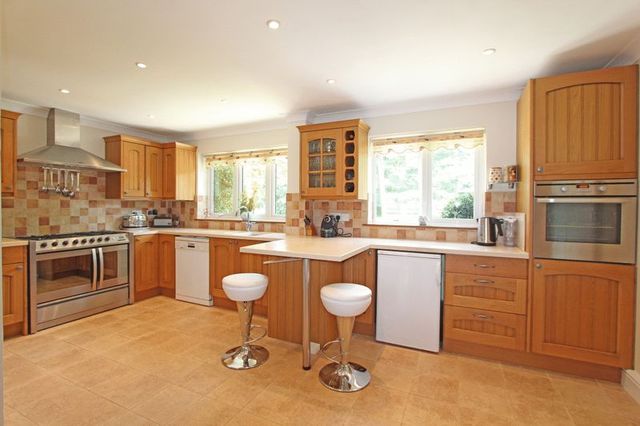  Image of 4 bedroom Detached house for sale in Lower Common Road West Wellow Romsey SO51 at Lower Common Road West Wellow Romsey, SO51 6BT