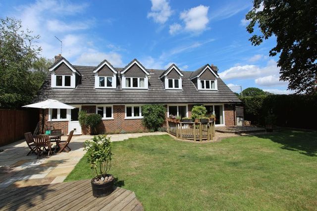  Image of 4 bedroom Detached house for sale in Lower Common Road West Wellow Romsey SO51 at Lower Common Road West Wellow Romsey, SO51 6BT