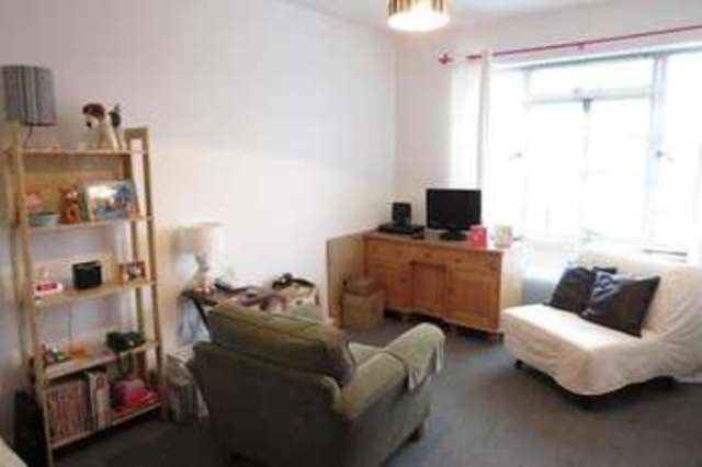  Image of 2 bedroom Apartment to rent in Pepys Road London SW20 at Pepys Road  Greater London, SW20 8PF
